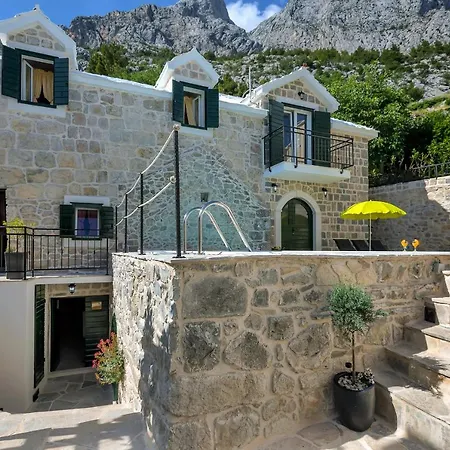 Authentic Stone Topola With Swimming Pool Vila