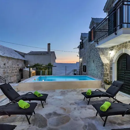Вилла Authentic Stone Topola With Swimming Pool