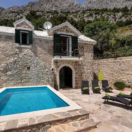 Вилла Authentic Stone Topola With Swimming Pool *